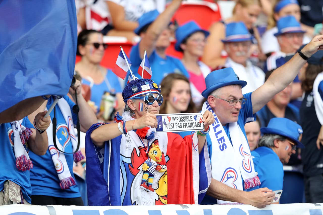 El Parque de los Príncipes fue el escenario para este duelo de Cuartos de Final del Mundial Femenino entre la local, Francia, y Estados Unidos. Para muchos se trata de una Final adelantada, por lo que la alegría entre los fanáticos no se hizo esperar.