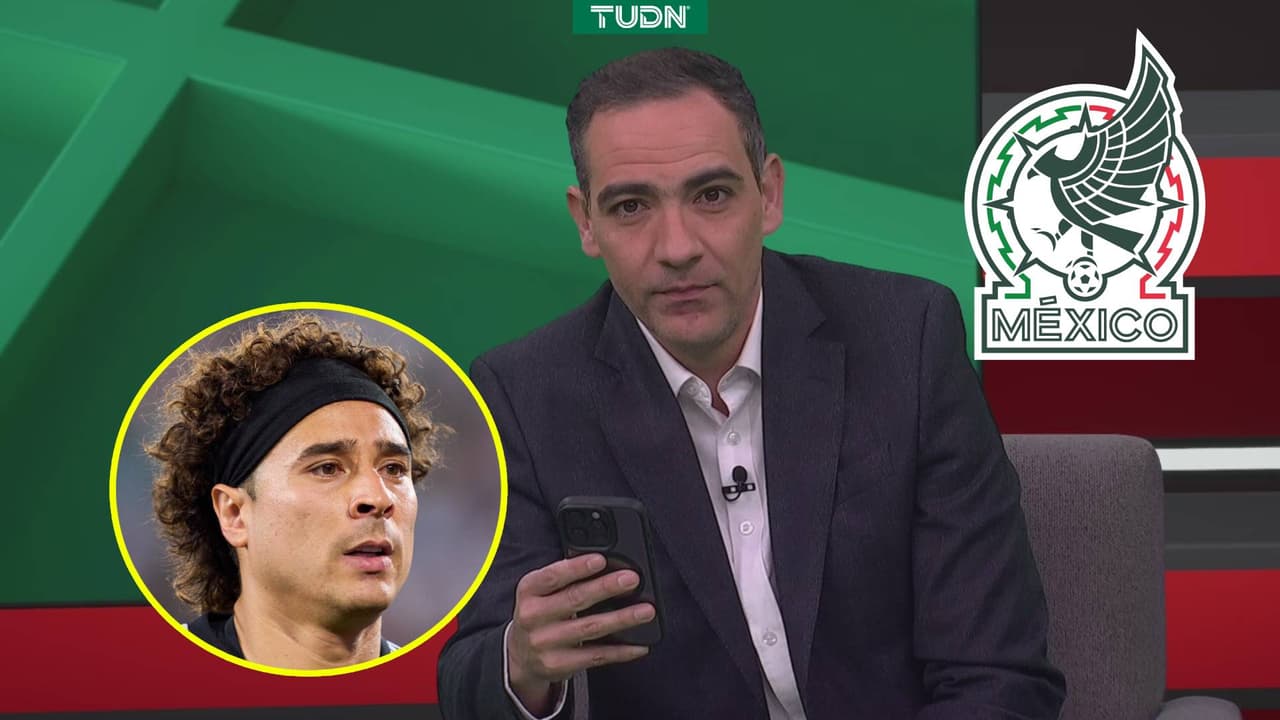 Alex de la Rosa suelta bombita sobre Memo Ochoa en el partido vs. CR7