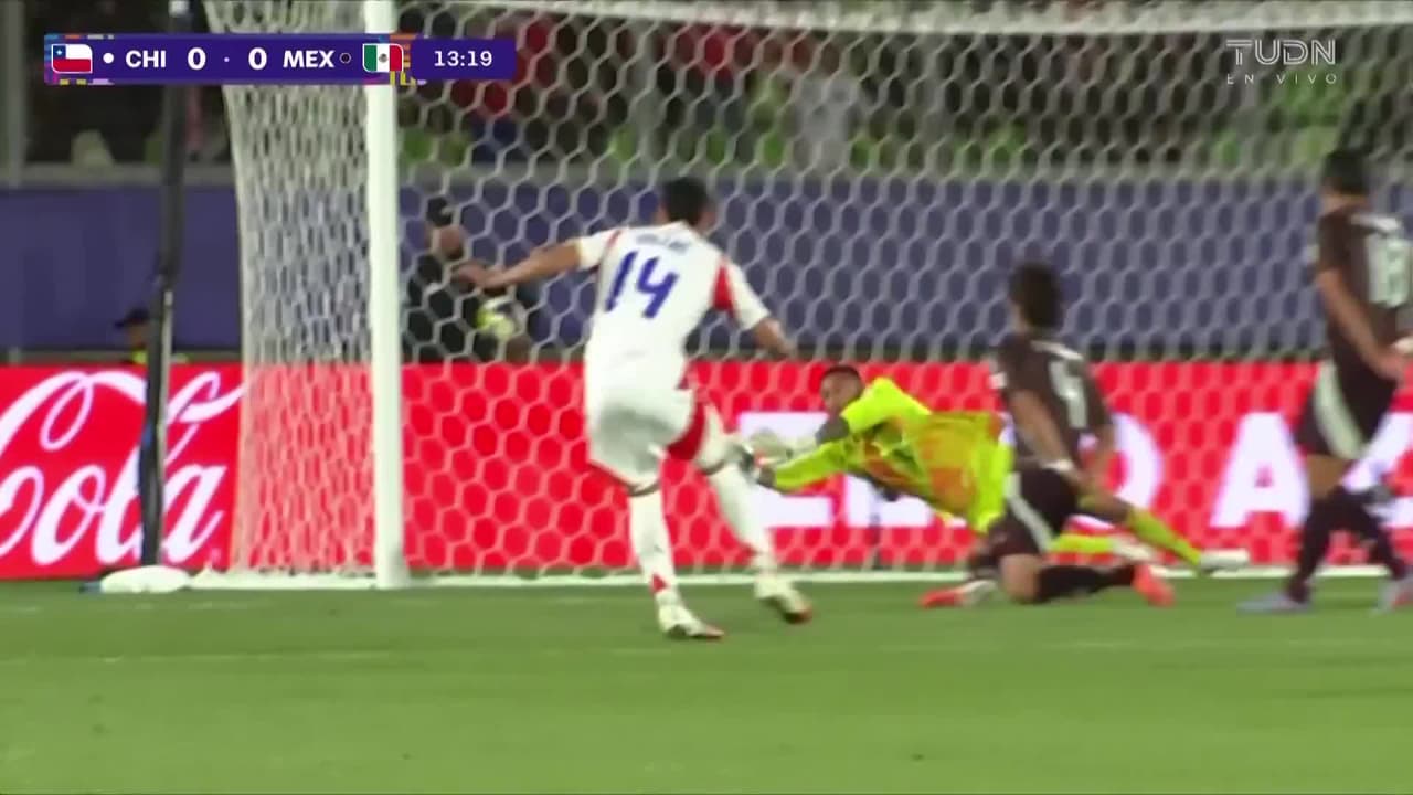 ¡Doble atajada enferma de Emmanuel Ochoa salva a México!