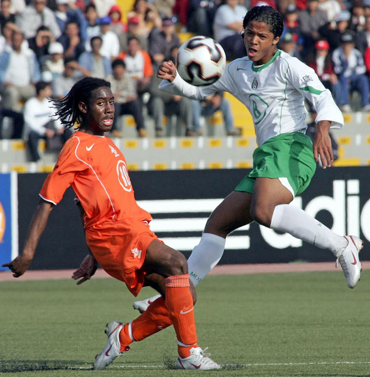 Giovani Dos Santos fue Balón de Plata en el Mundial del 2005, donde México fue campeón. Ya se le comparaba con los grandes cracks brasileños, como Ronaldinho.
