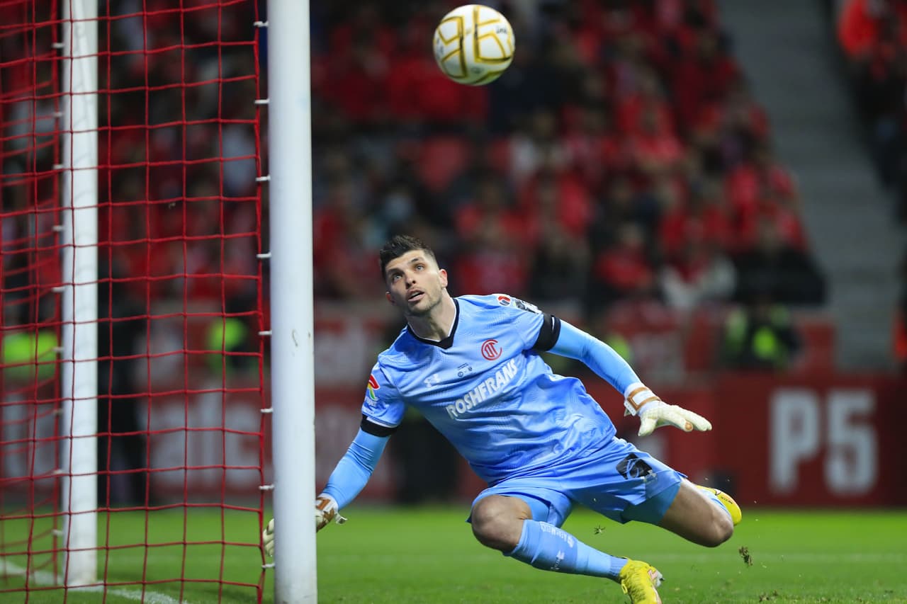 Tiago Volpi suma 10 goles en contra en dos Finales de ida disputadas