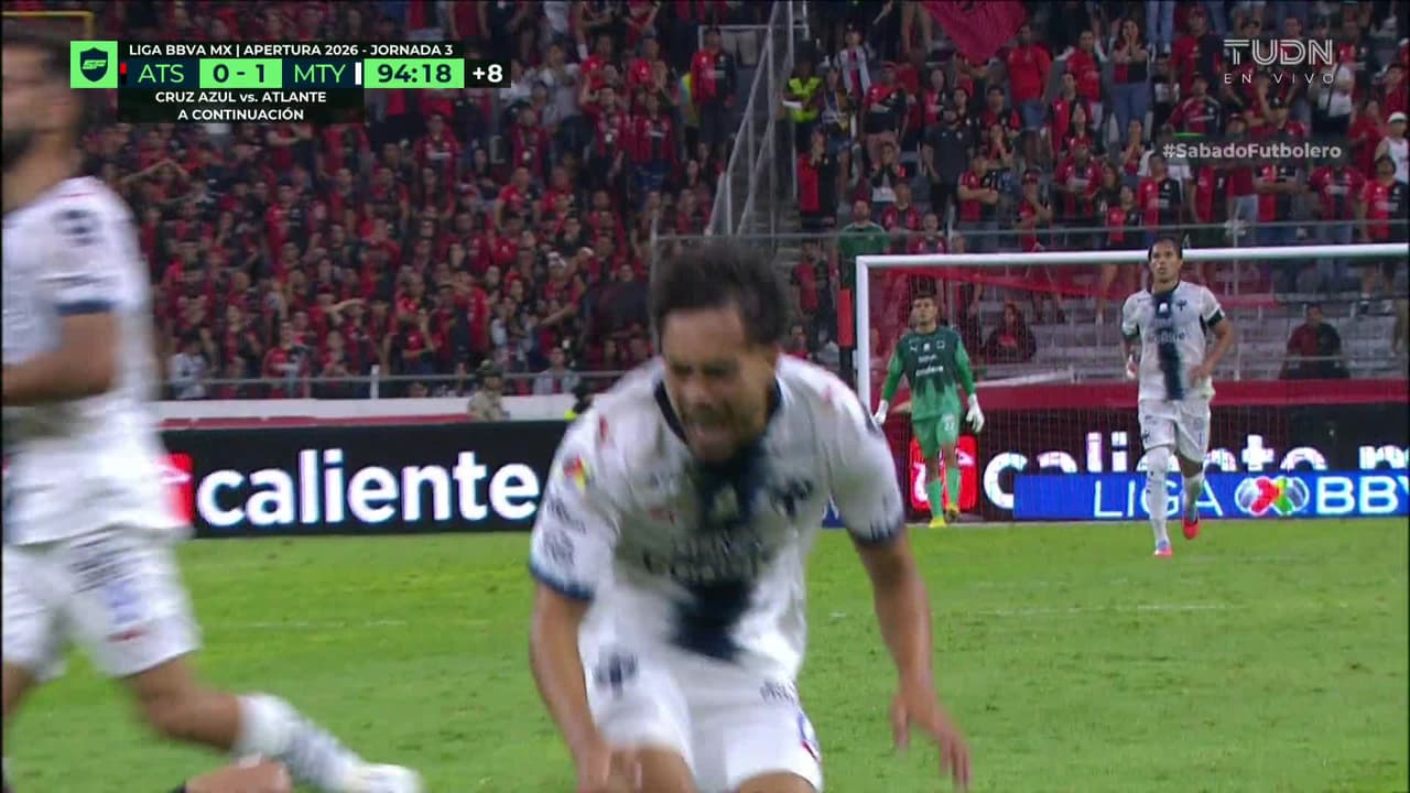 ¡Expulsión! El árbitro saca la roja directa a Milton Valenzuela.