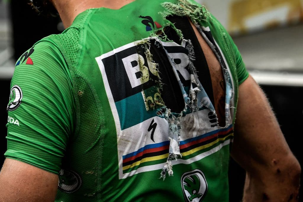 Esta es la espalda del eslovaco Peter Sagan, portando el suéter verde como el mejor sprinter. Es claro que tuvo una caída y sufrió raspones. Tuvo que ser atendido en la enfermería.