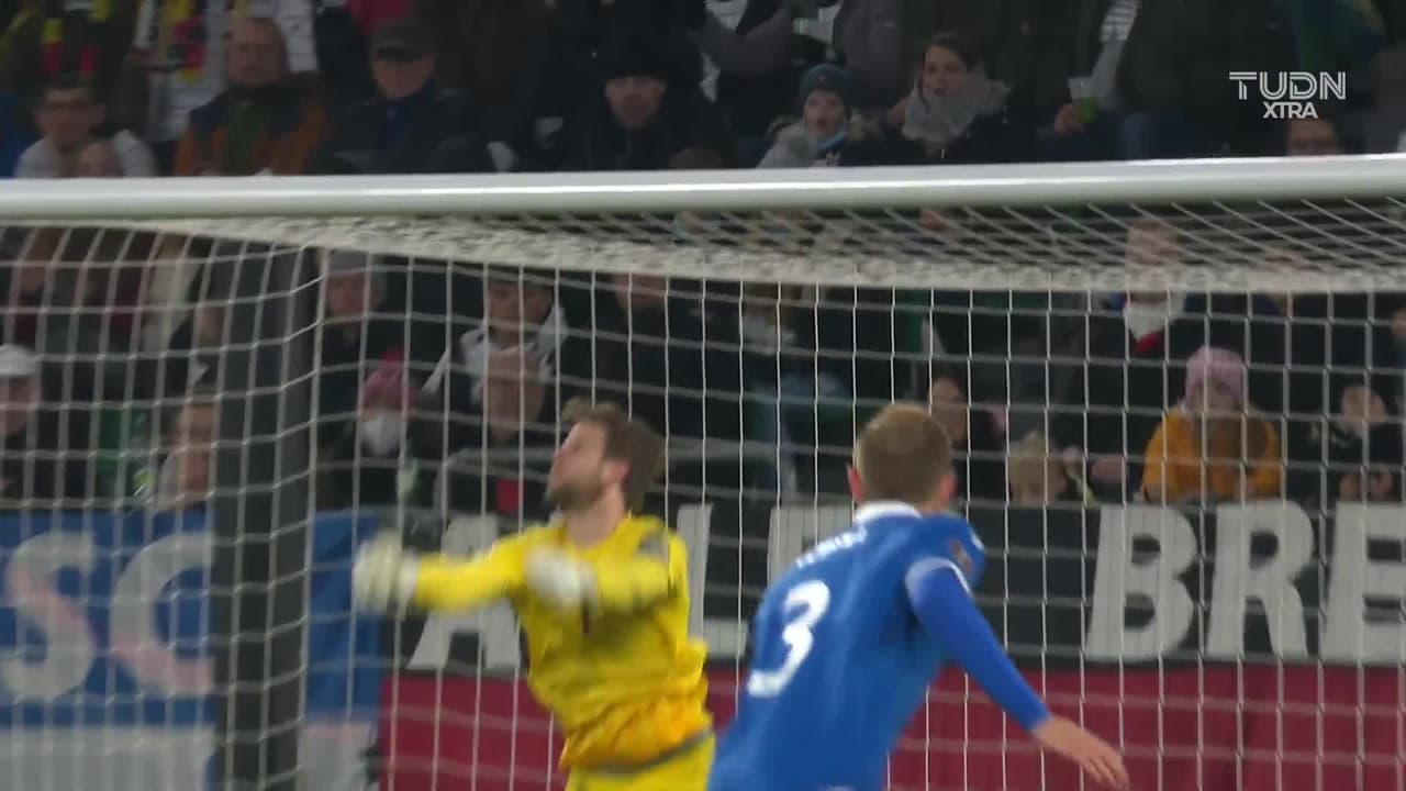 ¡CERCA! Ilkay Gündogan disparó que se estrella en el poste.