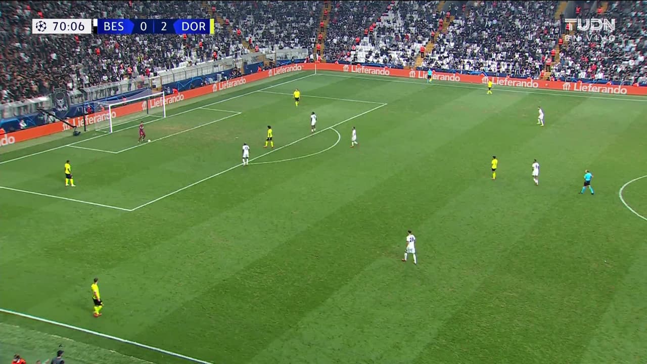 ¡TIRO ATAJADO! disparo por Erling Haaland.