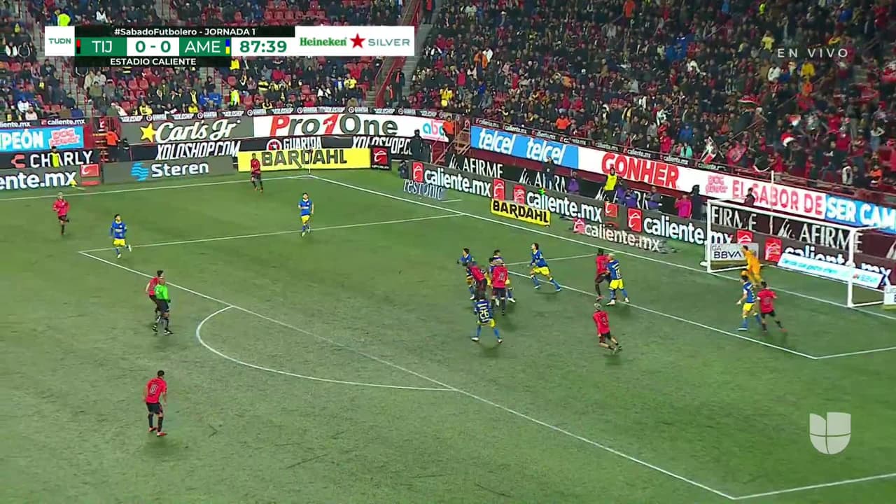 ¡GOOOL! Salvador Reyes anota para América.