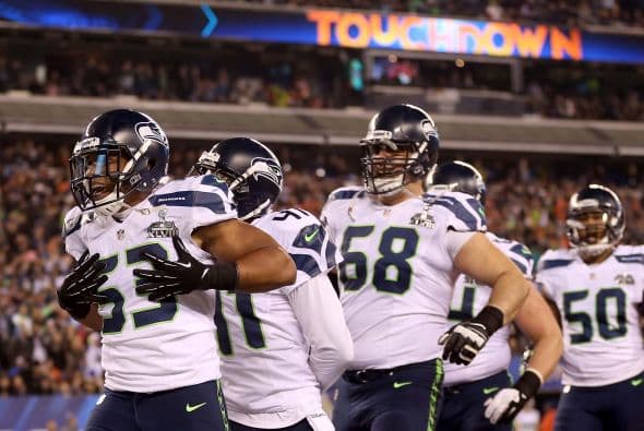 La defensiva de Seattle festejó el touchdown.