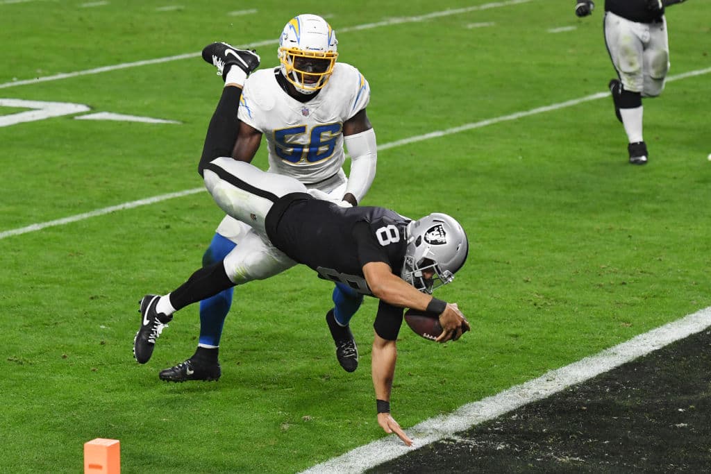 Raiders no logran finiquitar a los Chargers y en menos de cuatro minutos consiguen la victoria 30-27.