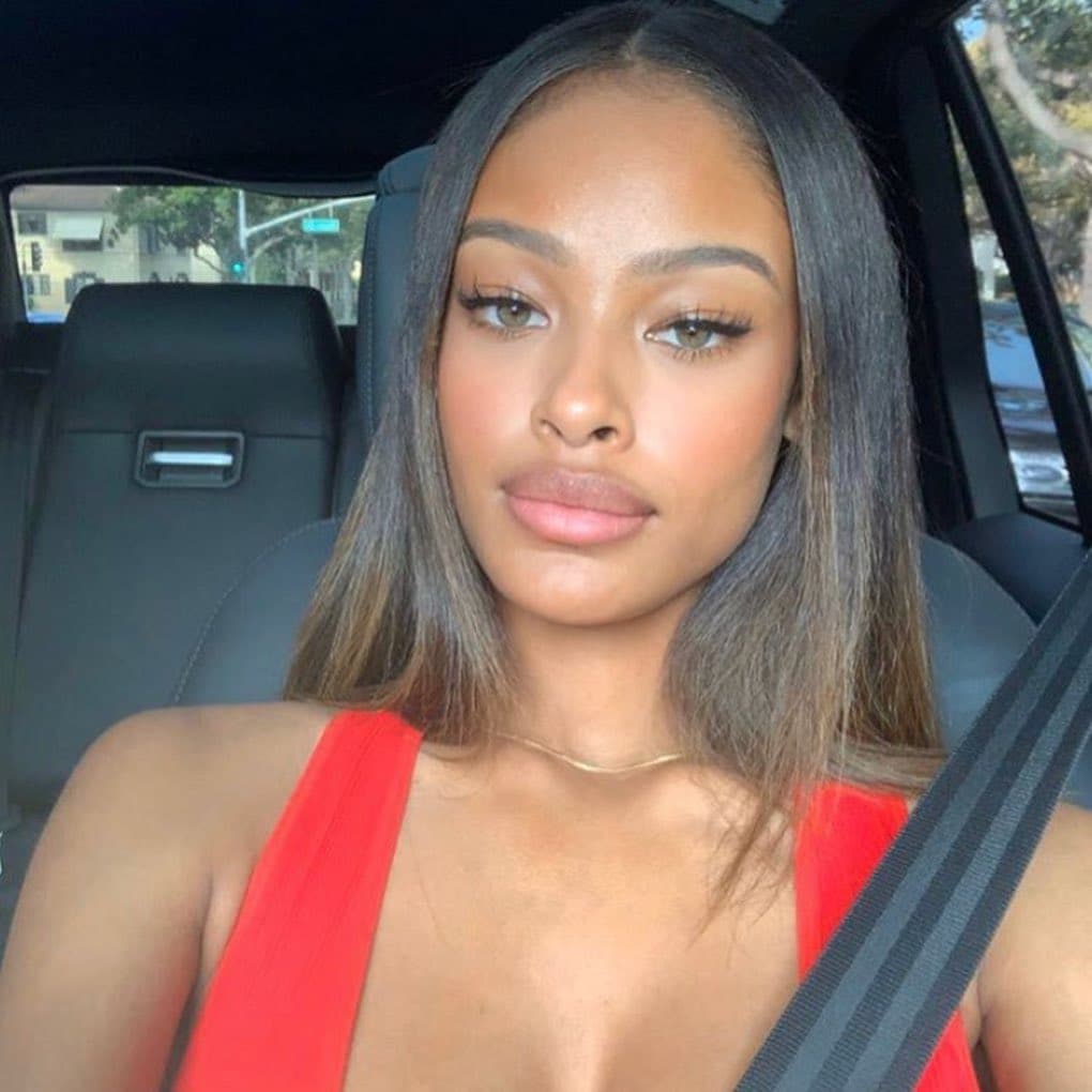 Page Six reveló en exclusiva en noviembre de 2021 que Kanye está saliendo con la modelo Vinetria en medio de su divorcio.