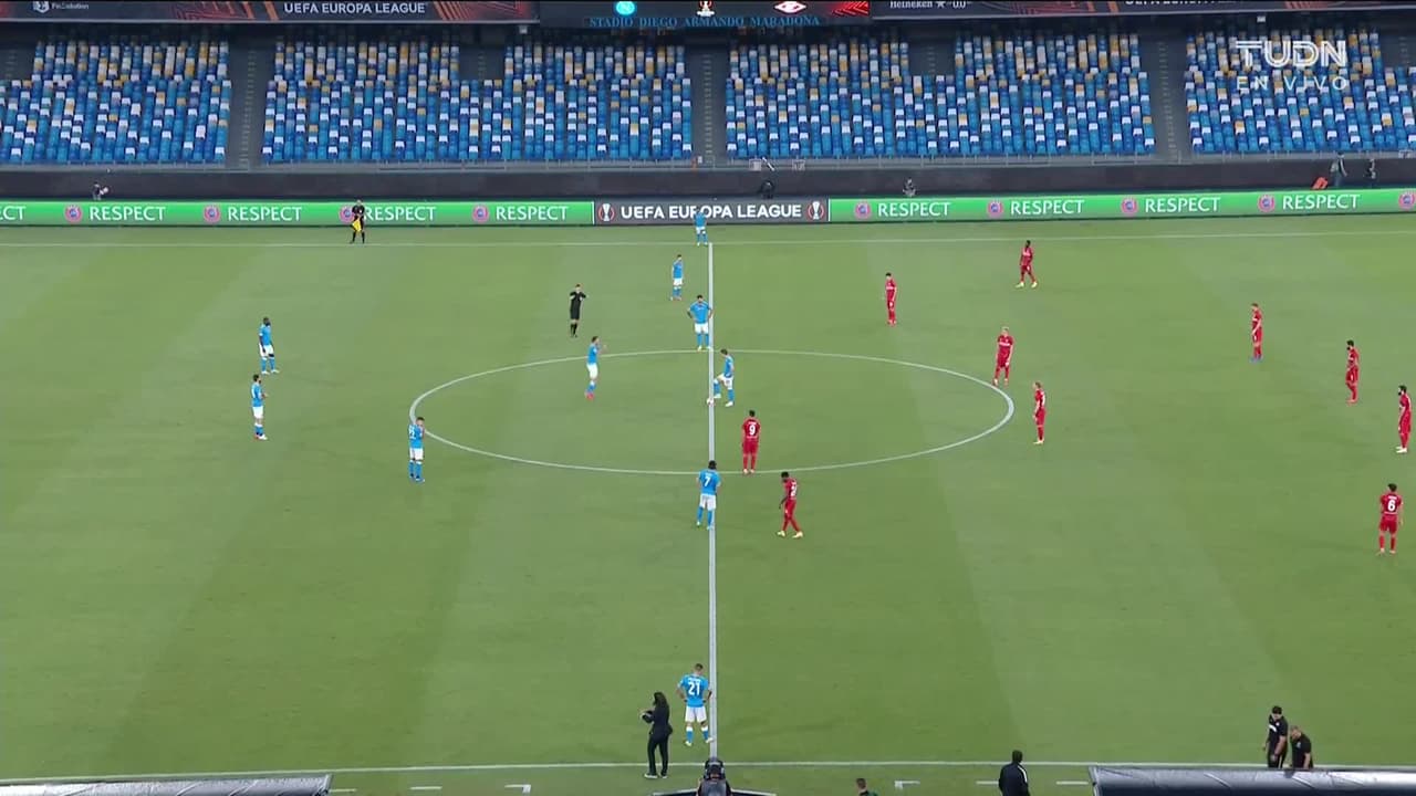 Arranca el partido y la pelota está en juego.