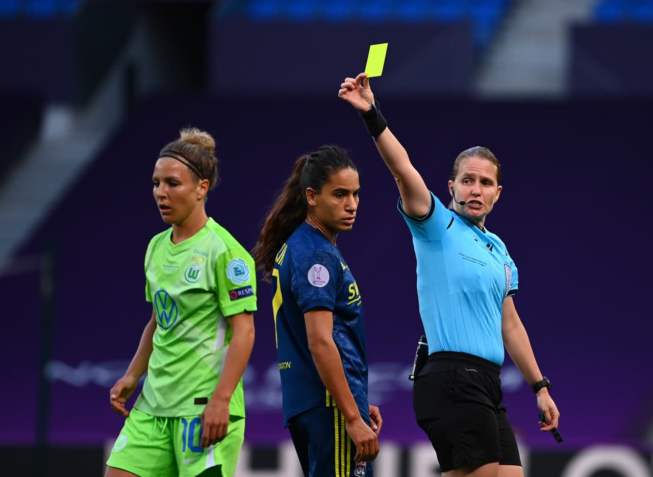 Con goles de Le Sommer, Kumagai y Gunnarsdottir por parte del Lyon, el equipo francés levanta su quinta copa consecutiva y séptima en su historia. Wolfsburg simplemente no pudo y sólo anotó una diana.