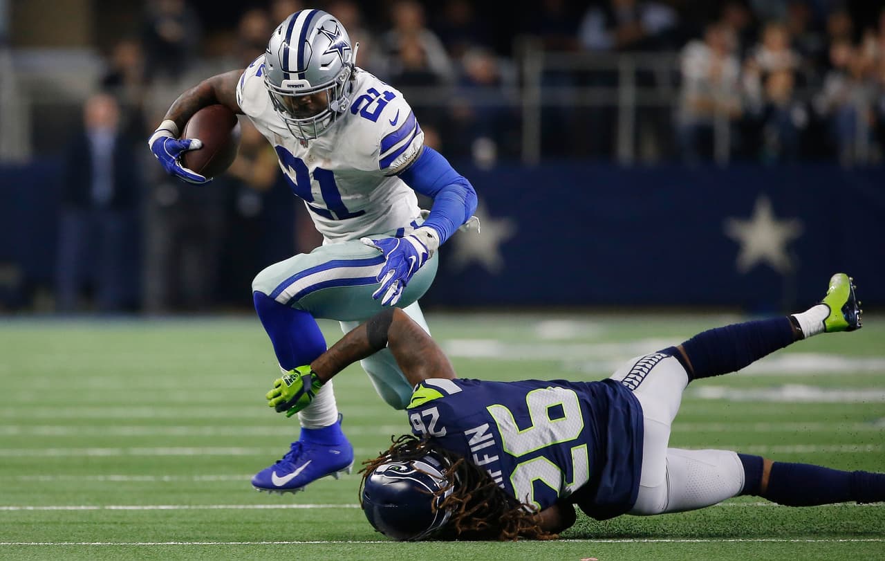 El del sábado fue el juego 21 para Ezekiel Elliott (Playoffs y temporada regular combinados) de 100 o más yardas y desde 1950 es el décimo jugador en lograrlo en apenas tres temporadas.
