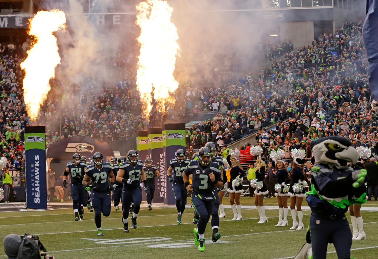 7 SEATTLE SEAHAWKS – El bicampeón de la Conferencias Nacional despertó de su “campeonitis” y están listos para los playoffs en busca de su tercer viaje consecutivo al Super Bowl, algo que solo han logrado Miami y Buffalo.