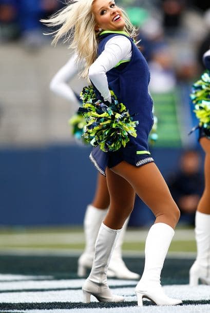 Las porristas de la NFL con sexys atuendos para enseñar sus hermosas figuras que calientan los emparrillados.