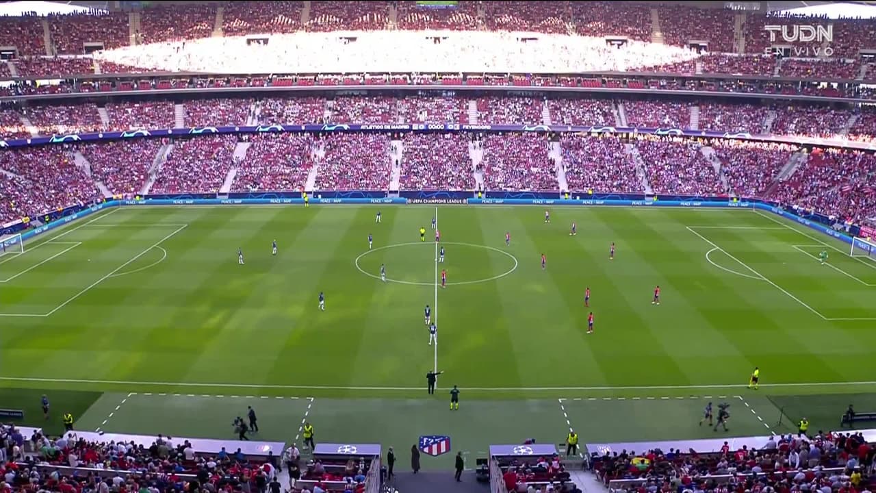 Arranca el partido y la pelota está en juego.