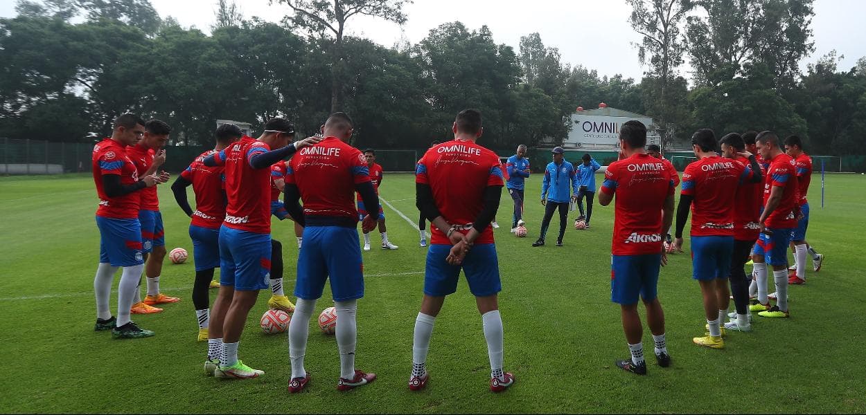 Chivas celebra el regreso de Jesús Molina a entrenamientos