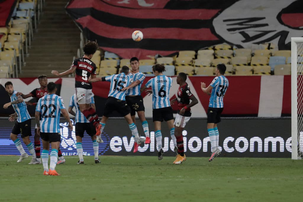 Flamengo se deja anotar en en casa y el empate 1-1 le da el pase a Racing gracias al gol de visitante.