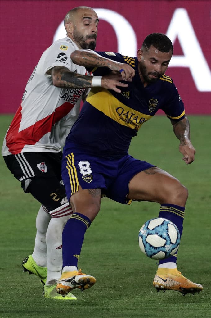 Con goles de Ramón Ábila y Sebastián Villa para Boca y gole de Federico Girotti y Rafael Santos Borré para River, el clásico argentino termina 2-2 en la Copa Diego Armando Maradona.