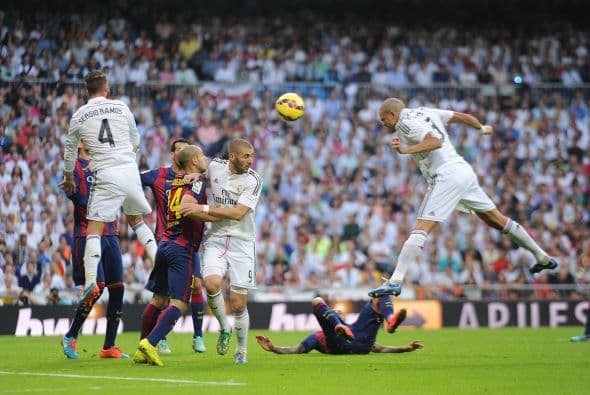 A los 5 minutos de la segunda parte Pepe anotó de cabeza.