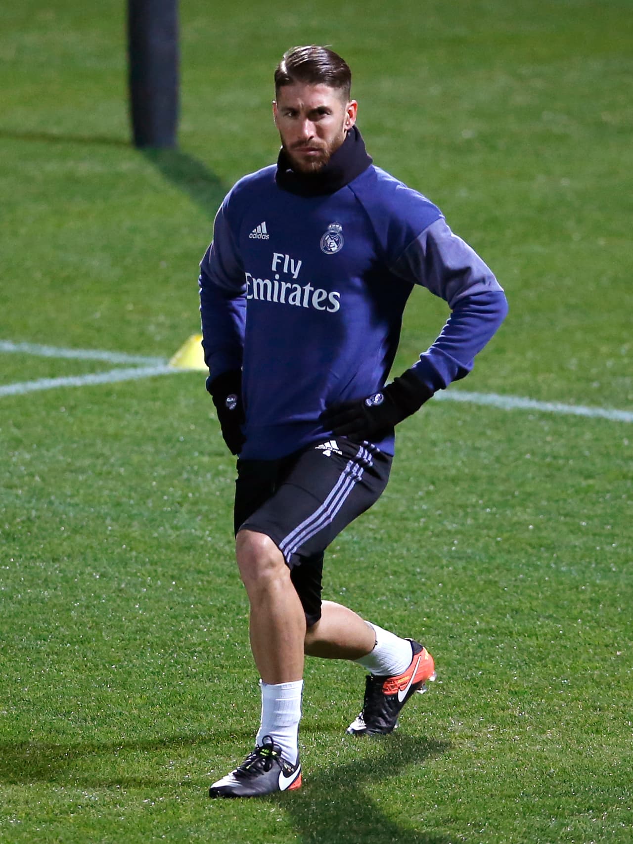 En medio del frío en Japón, Real Madrid hizo una práctica luego de su triunfo en semifinales contra el América. En el equipo español, se nota buen ánimo con miras a su partido contra Kashima, con un Cristiano Ronaldo motivado, un Sergio Ramos concentrado y un equipo que vive la fiesta del Mundial de Clubes.