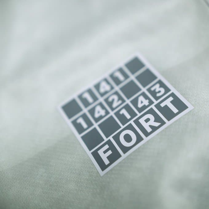 Una etiqueta en la camiseta rinde homenaja a los sectores 141, 142 y 143, donde los aficionados de 'The Fort' se sientan en el Gillette Stadium.
<br>
<br>