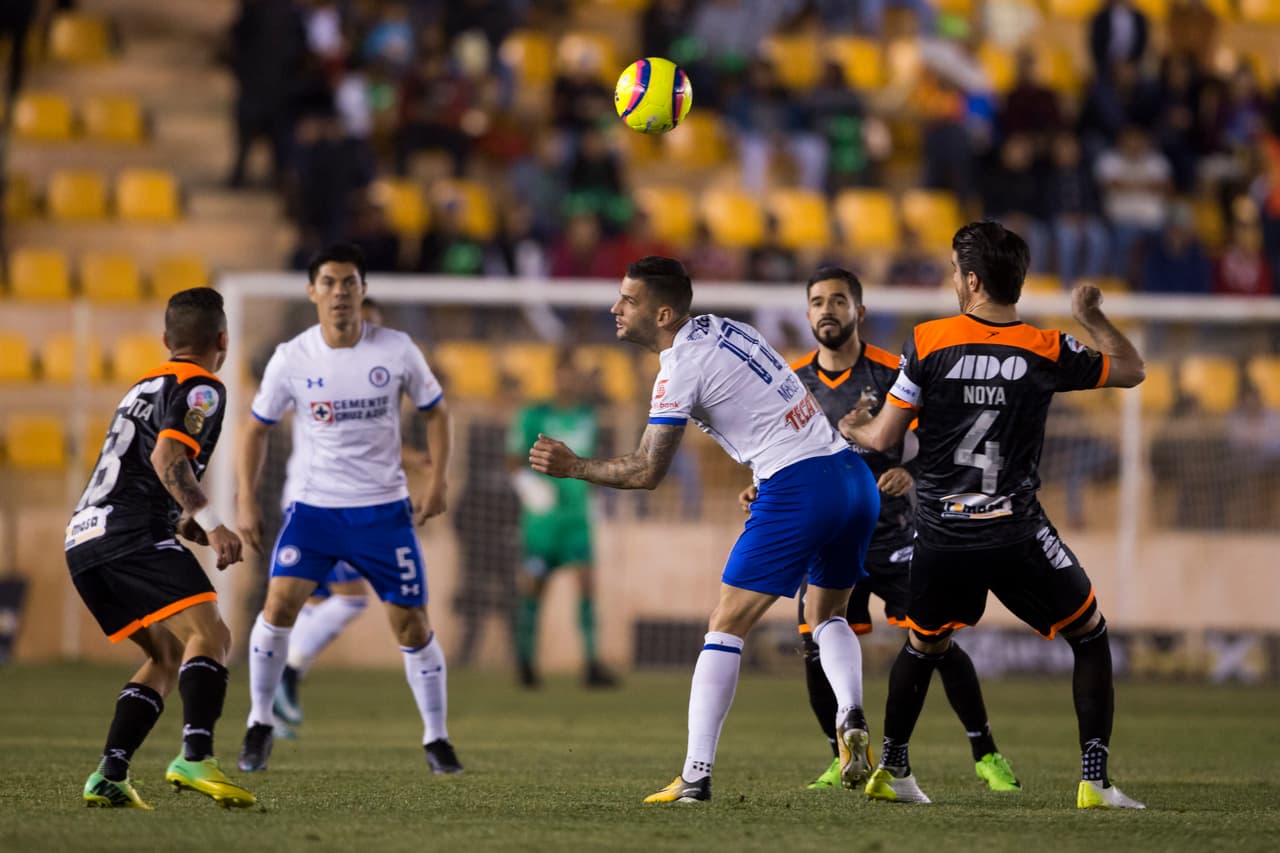 Cruz Azul no lució cómodo en su visita a Oaxaca y todavía dio evidencias de la necesidad de trabajo colectivo que tiene.
