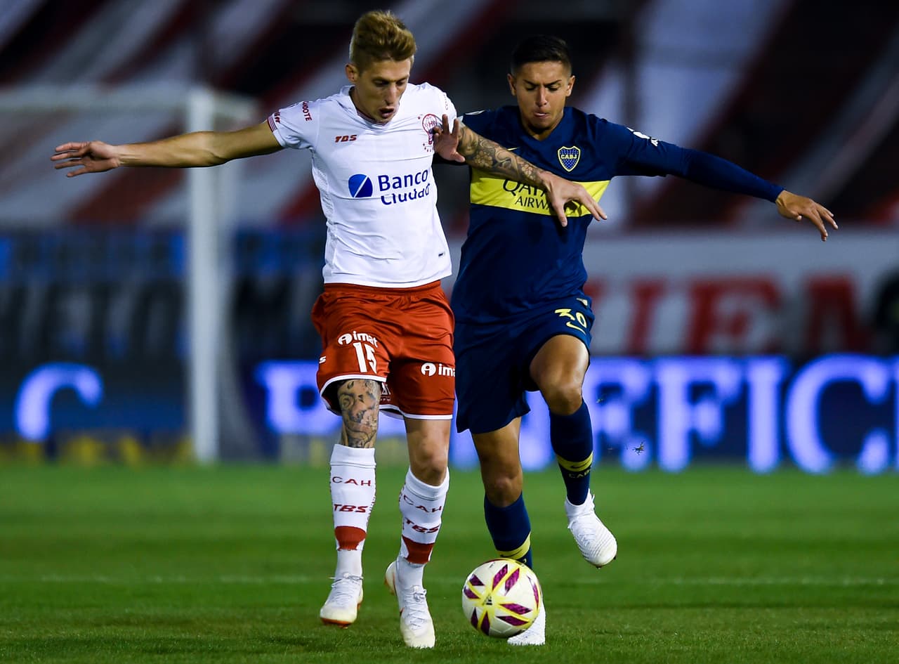 Iván Rossi ahora juega en Huracán tras no poderse consolidar en River Plate.
<b>Sus condiciones futbolísticas y sus circunstancias son muy parecidas a las del americanista Guido Rodríguez.</b>
