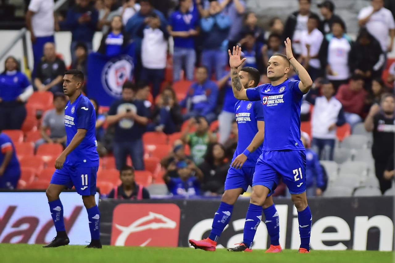 Con goles de Santiago Giménez, Jonathan Rodríguez y Juan Escobar, Cruz Azul consigue la voltereta y se lleva los tres puntos en el estadio Azteca.