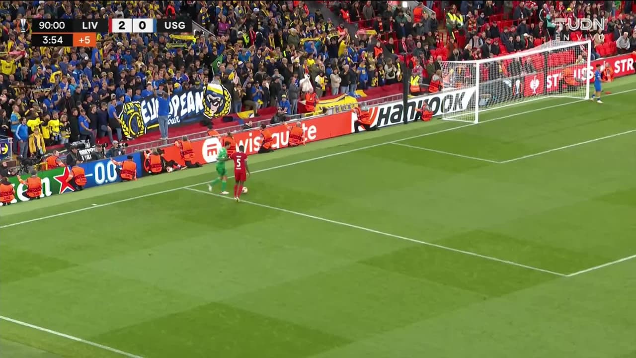 ¡TIRO ATAJADO! disparo por Mohammed Amoura.