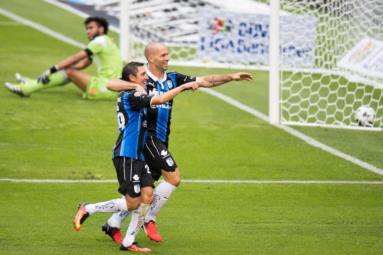 Emanuel Villa, de Querétaro, la sigue rompiendo con su equipo, en esa ocasión sumó 15 puntos, mientras que su valor es de $7.9 millones.