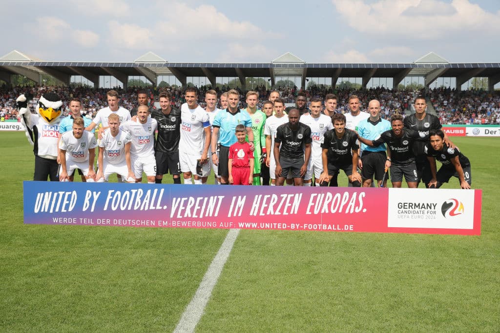 El Eintracht Frankfurt presentó una nómina mixta, en la que se mostraron algunas caras habituales y otras a las que se les buscó dar la oportunidad.