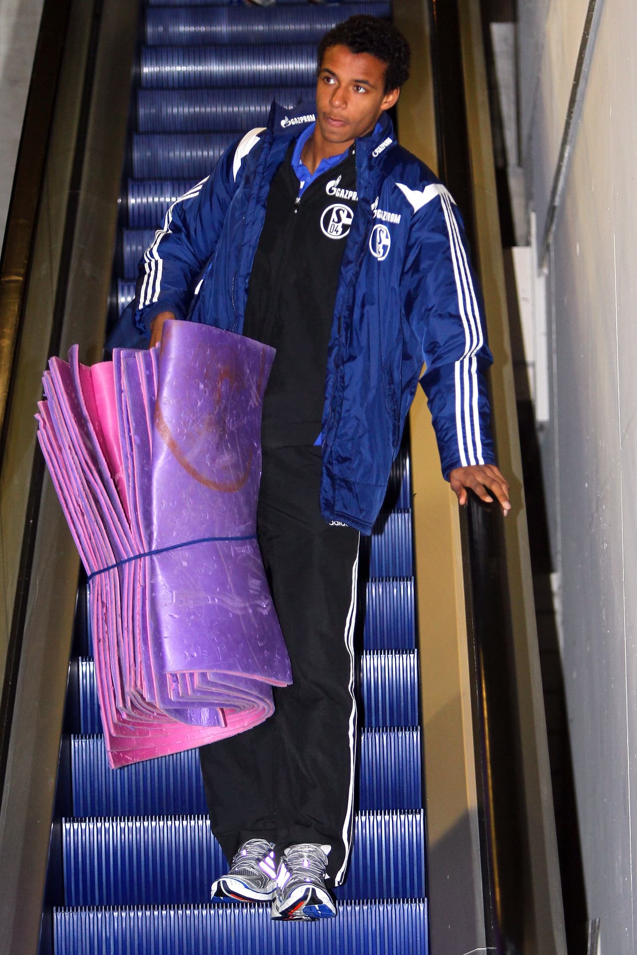 El zaguero camerunés
<b> Joel Matip</b> también es canterano del Schalke.