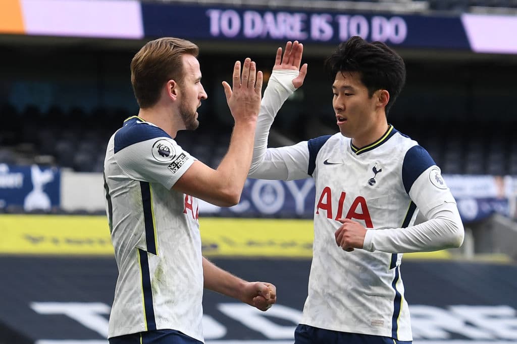 Tottenham se impone ante el Leeds 3-0. Los goleadores por parte de los Spurs fueron Harry Kane al minuto 29 tras cobrar un penal, Son Heung-min al 43 y, ya en el segundo tiempo, Tobey Alderweireld hacía el tercer tanto, durante la J17 de la Premier League.