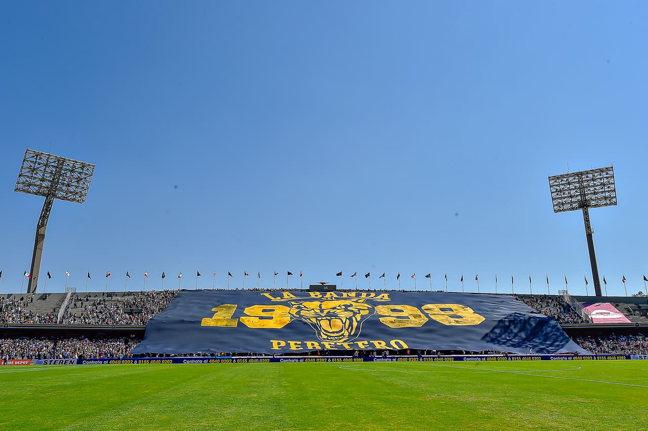 Con
<a href="https://www.univision.com/deportes/futbol/la-liga/imponente-la-pancarta-gigante-de-los-fanaticos-de-pumas-en-el-clasico-capitalino-fotos">una espectacular pancarta</a> recibieron los fanáticos de Pumas el encuentro por la Jornada 7 del
<a href="https://www.univision.com/deportes/futbol/liga-mx/*">Clausura 2019</a>.