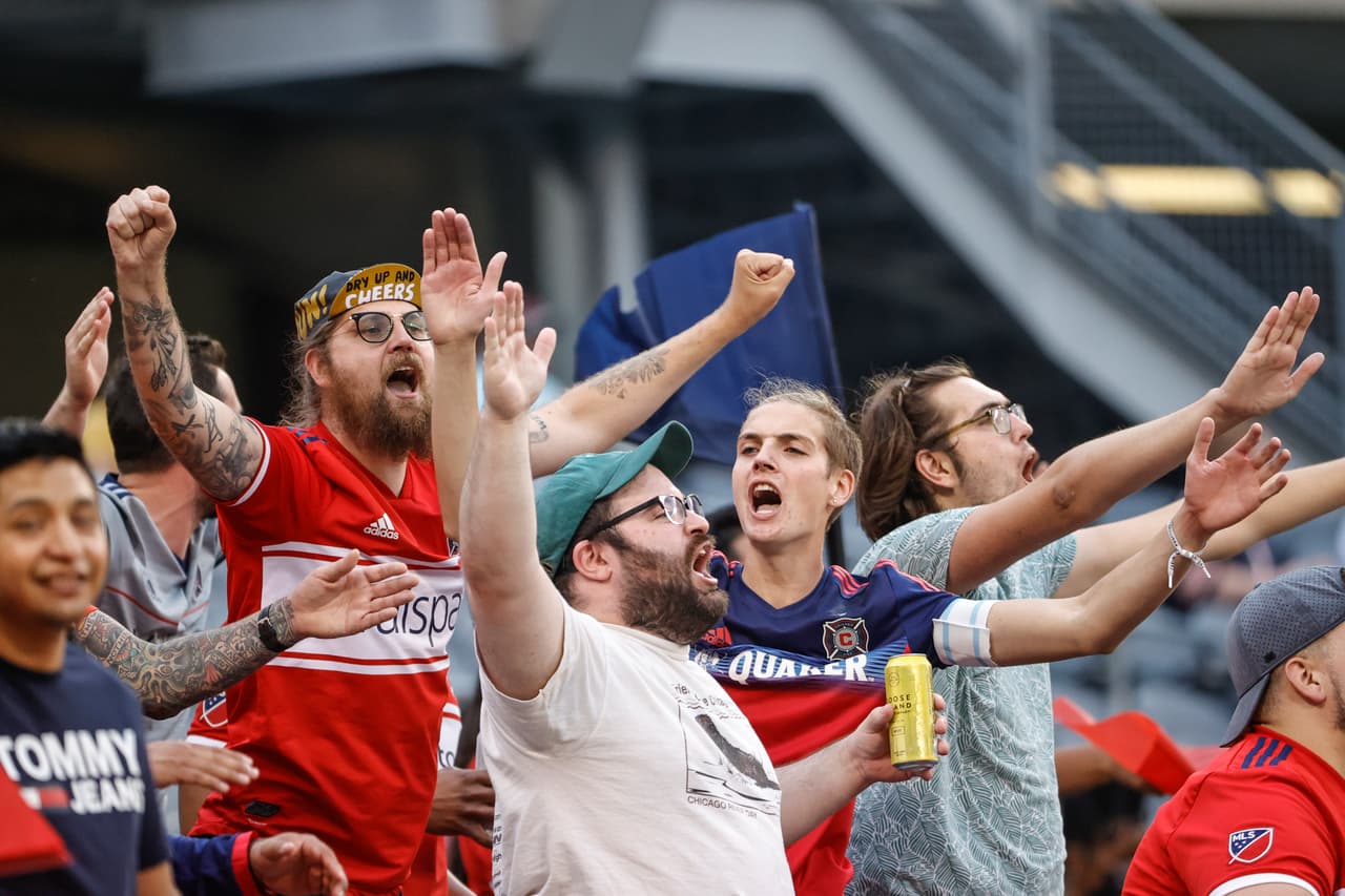 Los seguidores del Fire disfrutan del 'renacimiento' futbolístico de su equipo en MLS.
<br>