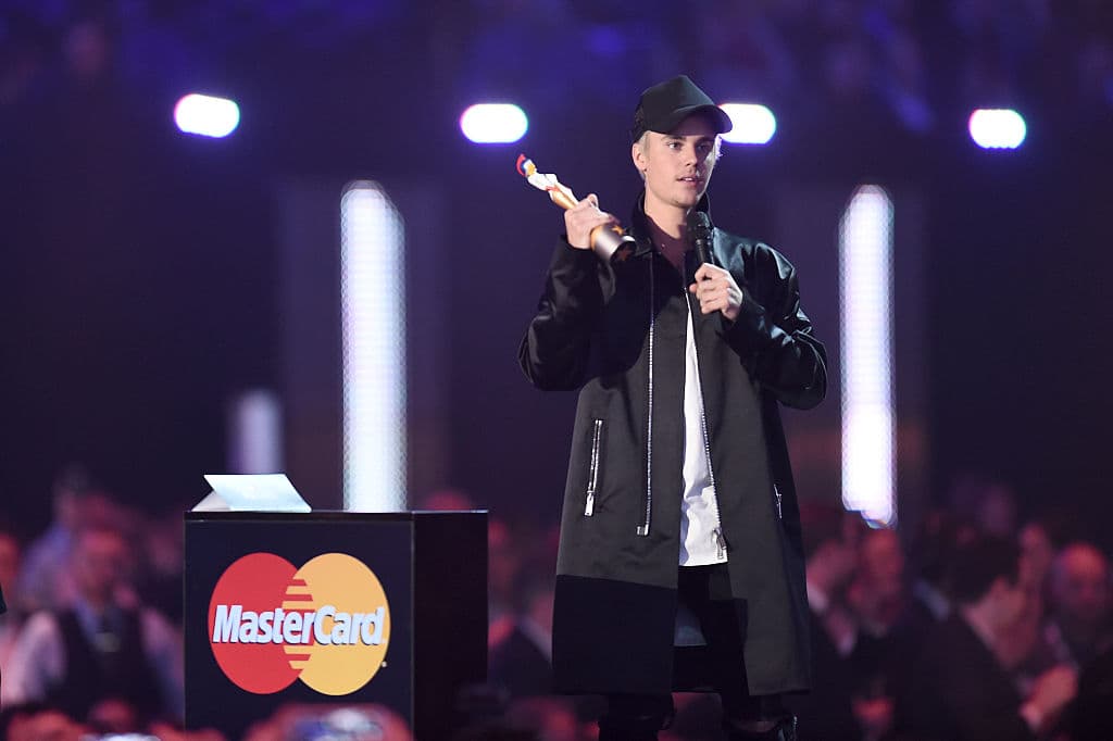 Justice fue su sexto álbum de estudio con 16 canciones, un número elevado de composiciones.
<br>