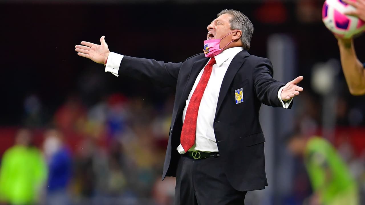 Miguel Herrera visitó el Azteca por primera vez desde su salida del América.