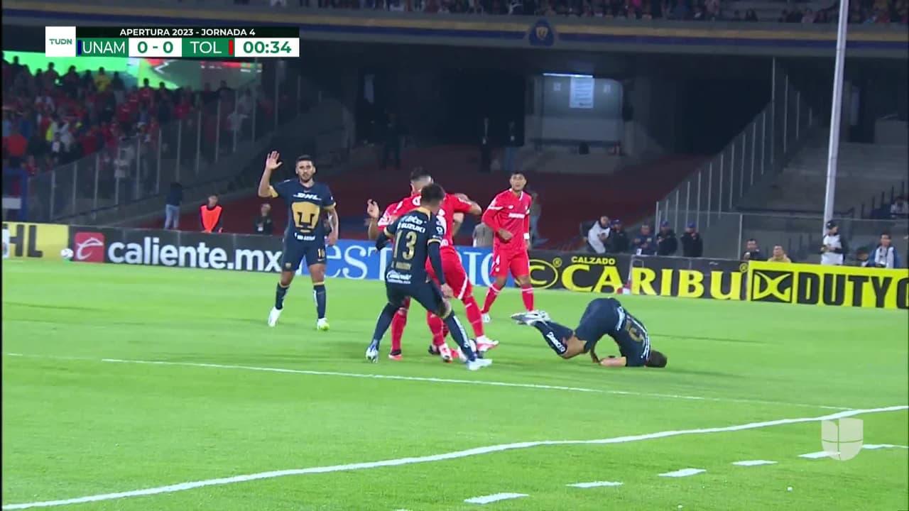 Arranca el partido y la pelota está en juego.