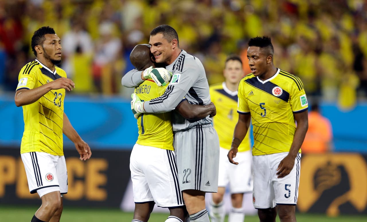 De hecho, salvó una jugada clara de gol de los asiátiácos que querían recortar la distancia. Mondragón, con 43 años y tres días, se convirtio en el jugador de más edad en jugar la Copa.