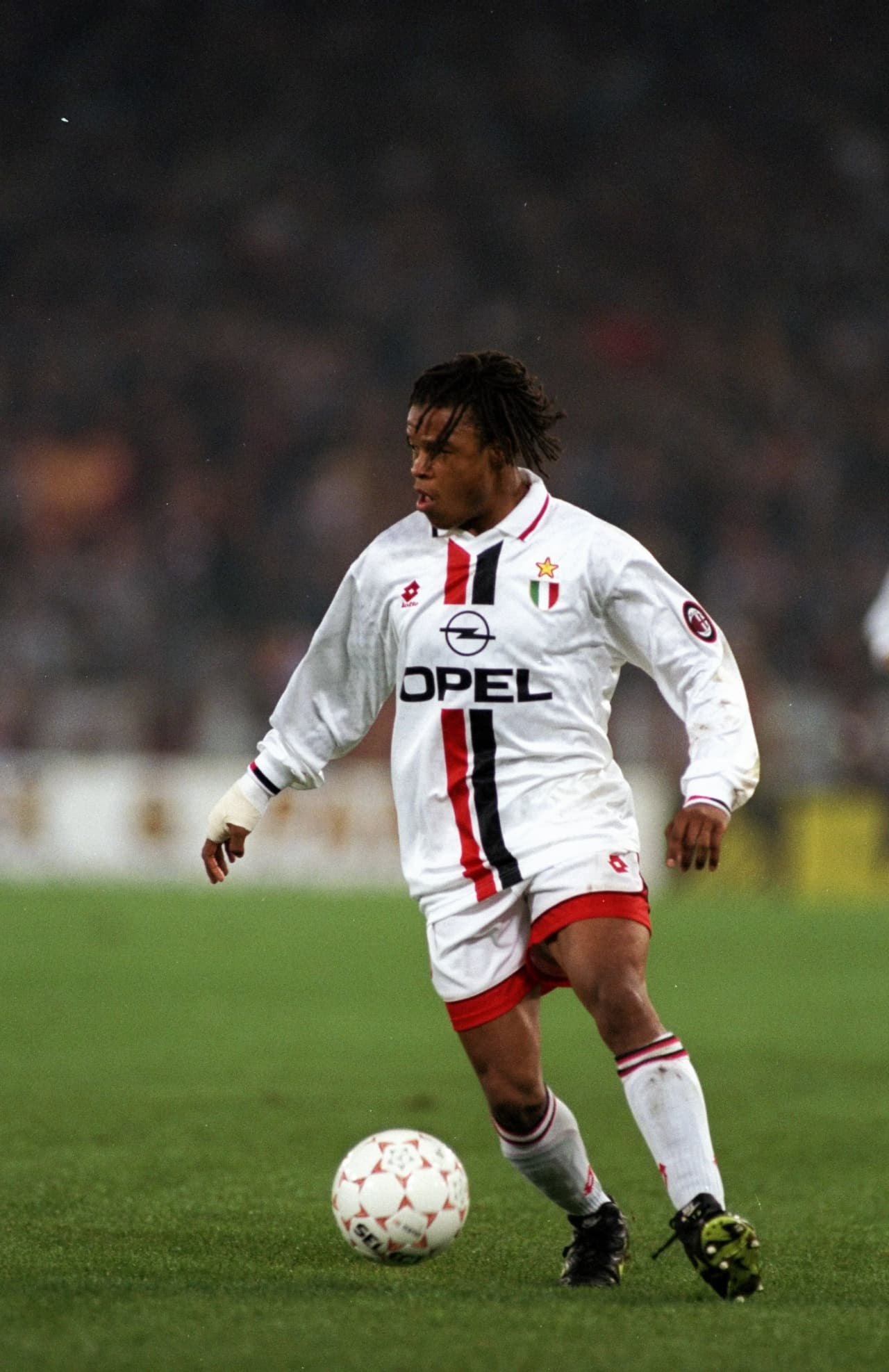 El primer paso de 
<b>Edgar Davids</b> desde el Ajax a Italia fue en el Milan, pero en un año y medio no consiguió ganarse un lugar.