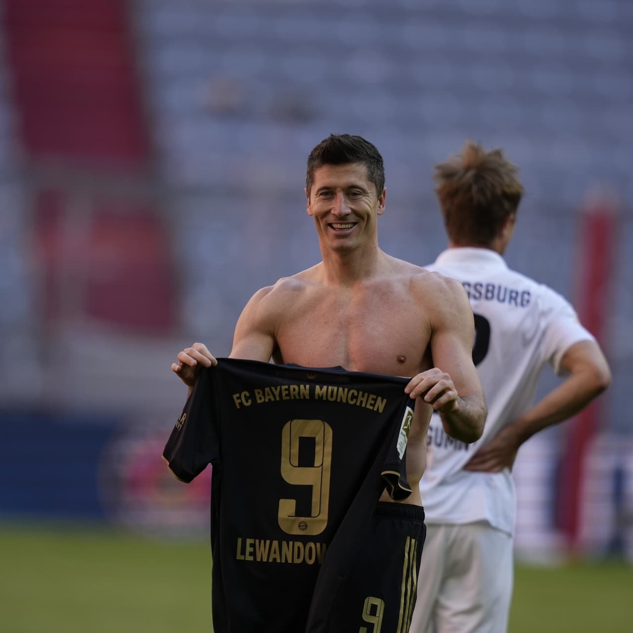 Lewandowski rompió récord goleador de Müller 49 años después