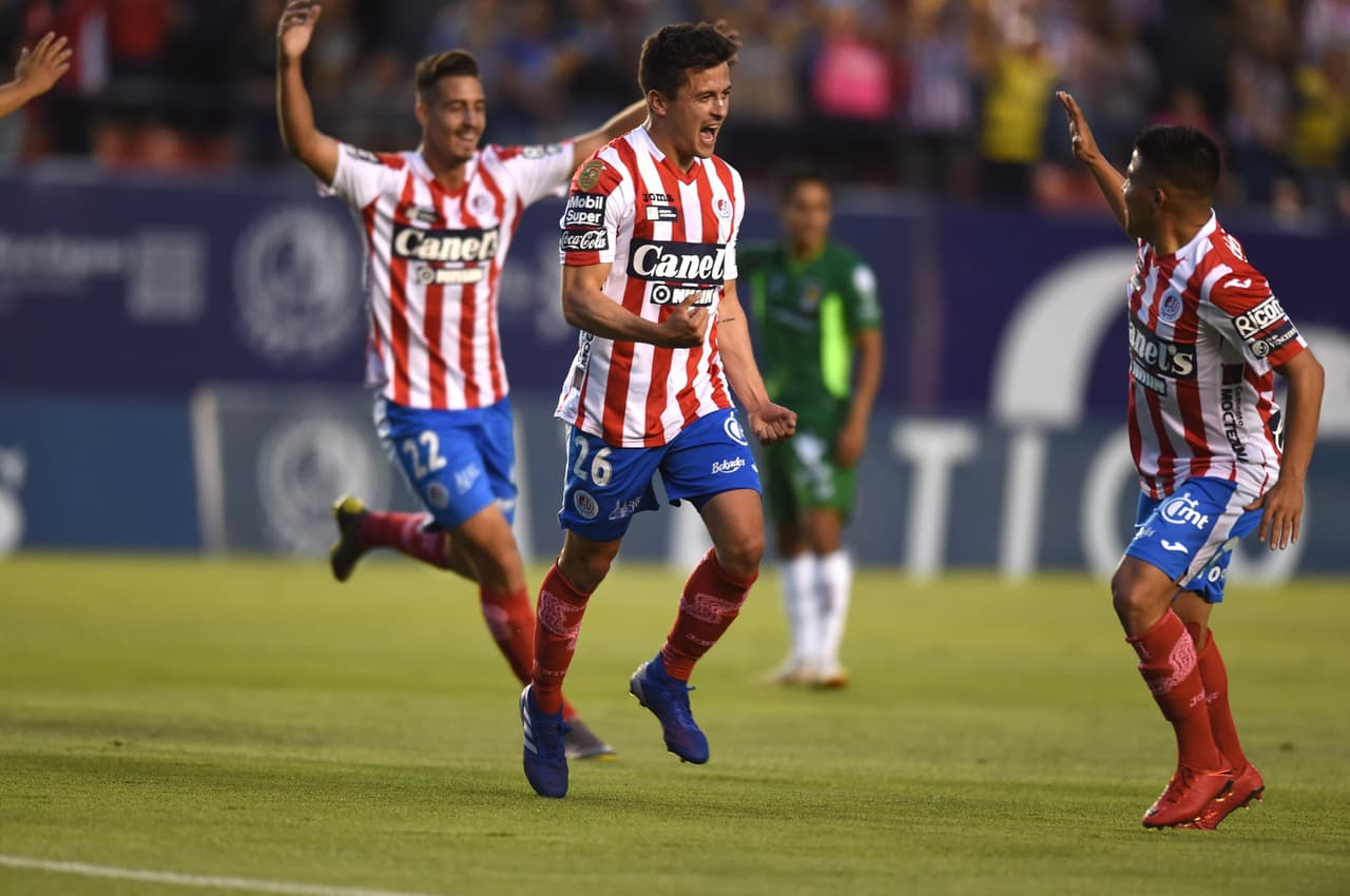 Fernando Madrigal decretó el primer gol del partido para la causa local al minuto 10.