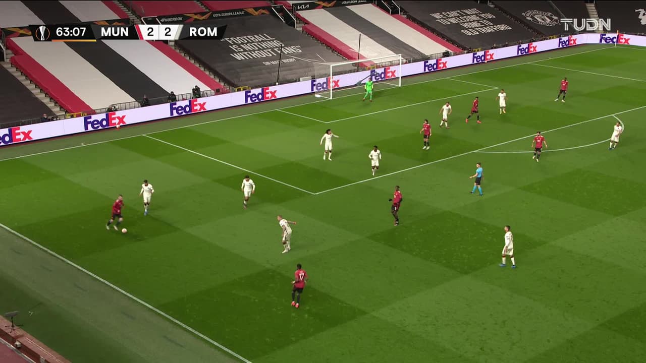 ¡GOL!  anota para Manchester United. Edinson Cavani