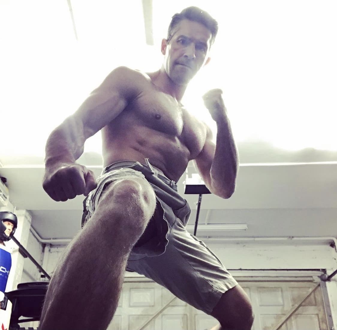 Scott Adkins es Accident Man, un asesino con la sangre muy fría que debe enfrentarse a una galería de asesinos sin honor para descubrir la verdad sobre el asesinato de su ex novia.
<br>