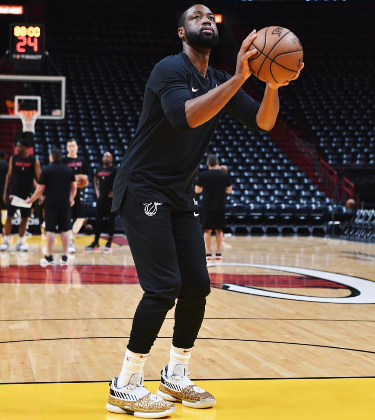 En el calentamiento un par de horas antes, una rutina que ha caracterizado a Wade como todo un profesional en la NBA.
