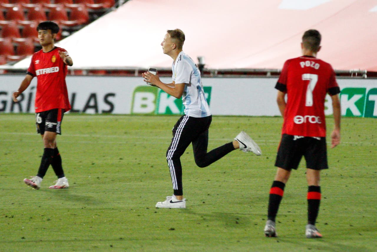 Tiene 17 años, es francés pero vive en España y dijo haberlo planeado desde que se confirmó el encuentro