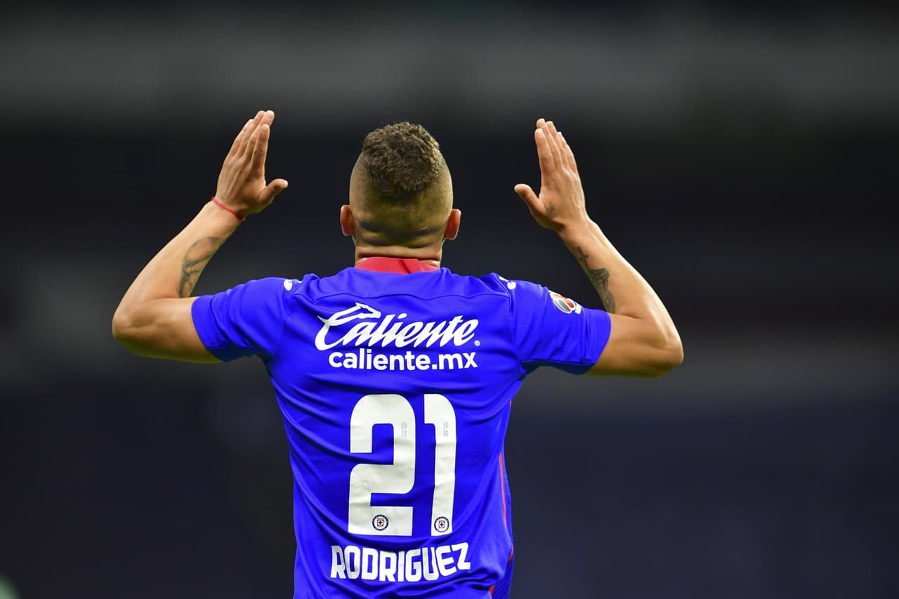 Jonathan Rodríguez se convirtió en el tercer goleador de Cruz Azul, en toda su historia, que más goles le ha metido a Chivas con 6.