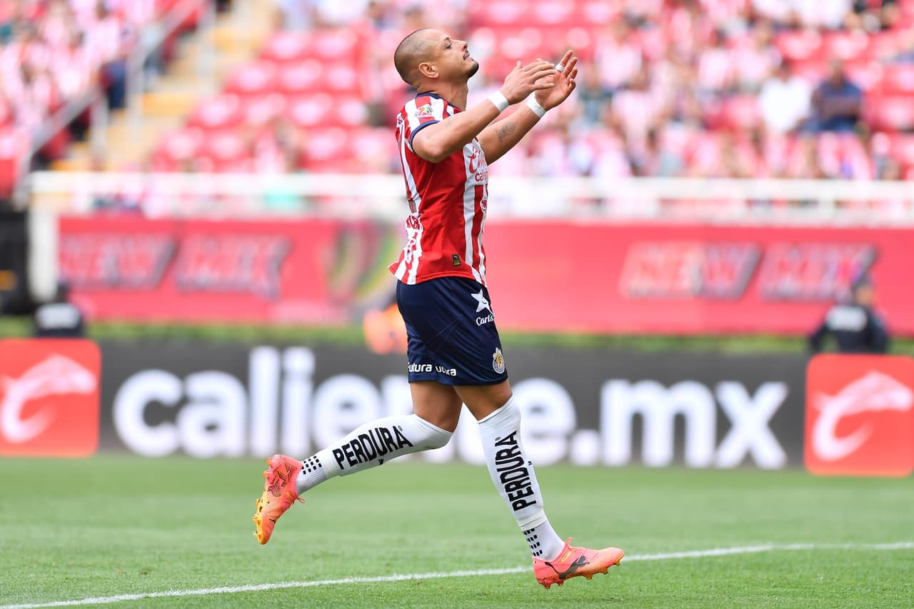 Chicharito recibe muestras de apoyo y así responde