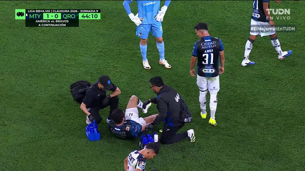 ¡Tarjeta Roja! Francisco Venegas recibe la segunda amarilla y se va del juego.