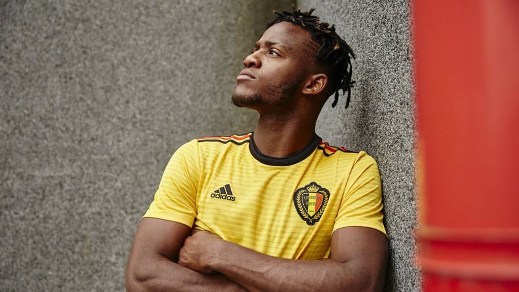 Si bien Adidas se la rifó con el jersey titular, para el alternativo con Bélgica no se esforzó mucho.